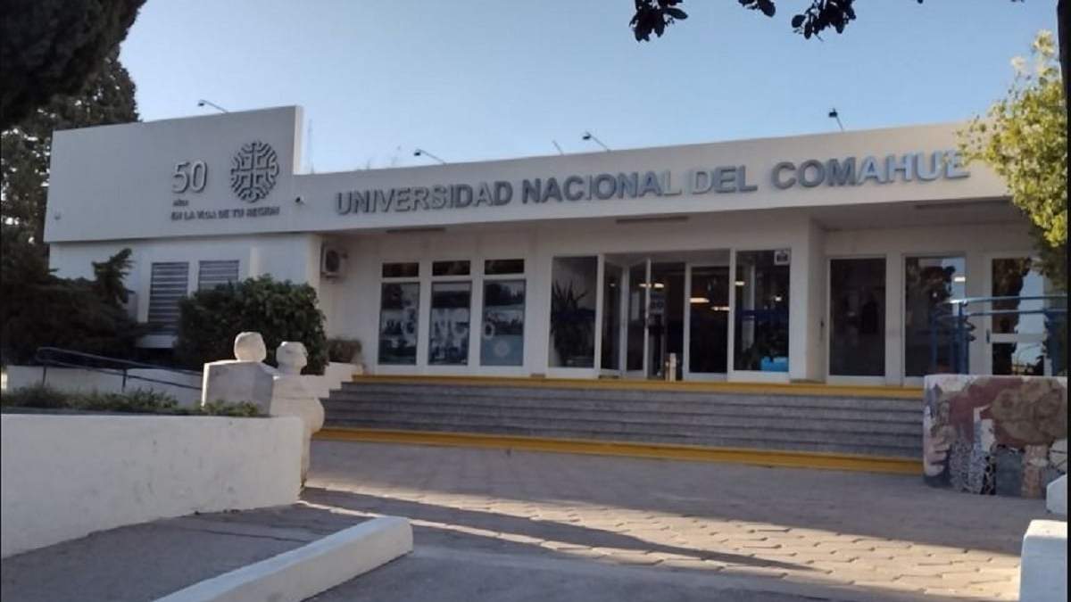 La legisladora denunció extorsión a los alumnos en la convocatoria a la clase pública de la UNCo. Fuente: (UNCo)
