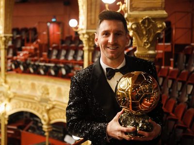 Leo Messi alza su séptimo Balón de Oro y se reafirma como máximo ganador de ese trofeo