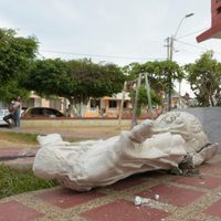 Una niña murió aplastada por una estatua que le cayó encima