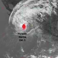 El huracán Norma toca tierra al sur de Todos Santos y se degrada a categoría 1