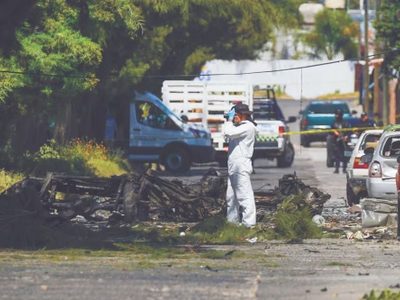 Gobierno de Guanajuato se compromete a pagar daños por explosiones de coches bomba