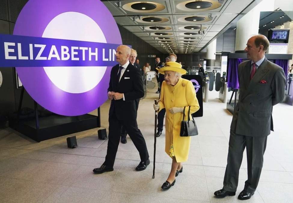 La monarca durante la inauguración de la línea del metro que lleva su nombre