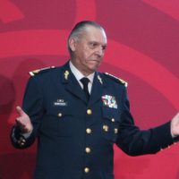 La FGR recibe a Cienfuegos, le avisa que lo investiga y lo deja ir a casa