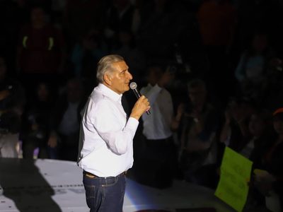 Adán Augusto llama a defender los libros de texto del “conservadurismo” y la “mojigatería”