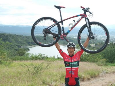 Él es Gerardo Ulloa, ciclista mexicano en ascenso