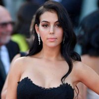 Georgina Rodríguez deslumbra con un outfit ajustado y celebra las "ocasiones especiales"