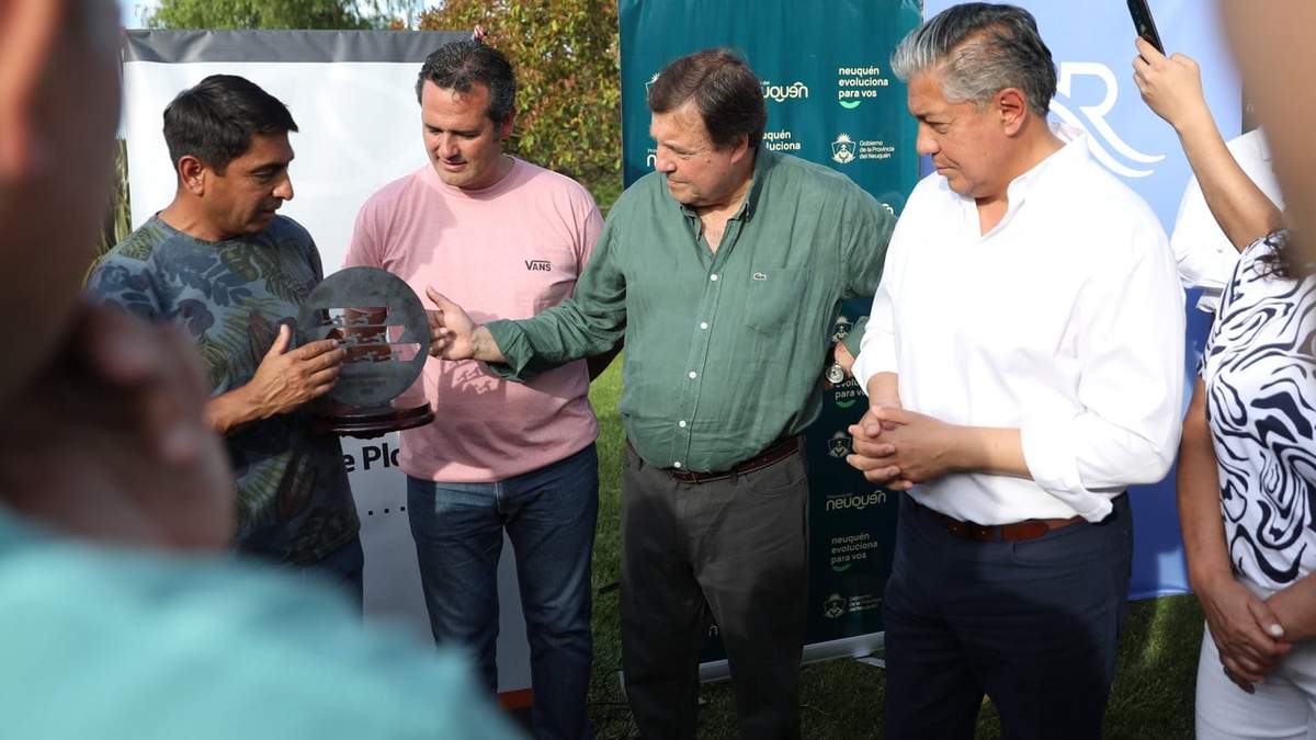 Weretilneck y Figueroa en el acto de presentación. Fuente: (Gobierno de Río Negro)