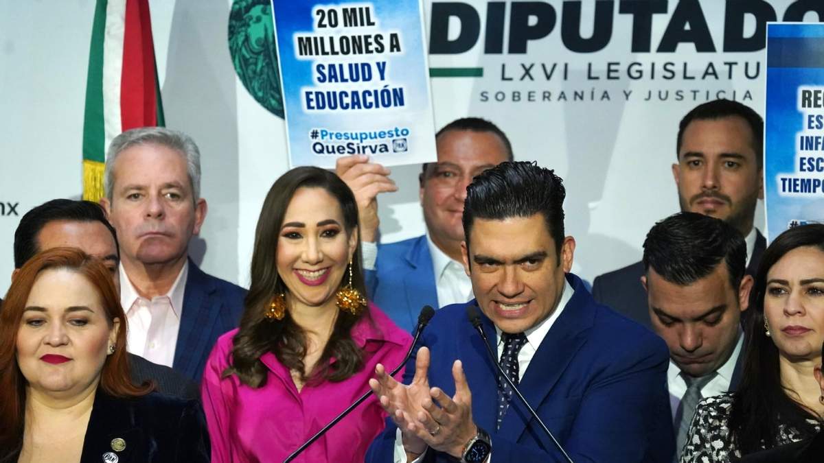 Noemí Luna y Jorge Romero en la conferencia