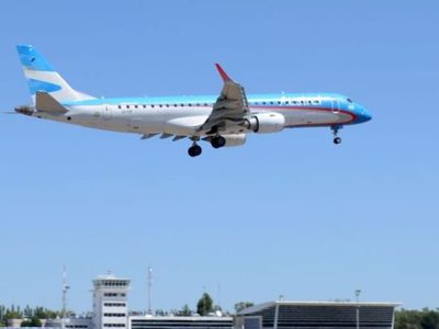 Después de siete meses: aterrizó el primer vuelo comercial en Neuquén