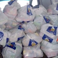 Villa Pehuenia: entrega de módulos alimentarios y cuadernillos a estudiantes