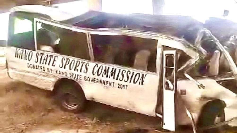 Autobús cae de puente en Nigeria y mueren 22 atletas en Nigeria