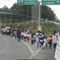 Indígenas desplazados marchan de San Cristóbal a Tuxtla Gutiérrez para exigir el cumplimiento de acuerdos