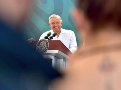 AMLO dice que defenderá a migrantes mexicanos de los políticos de EU que los denigren