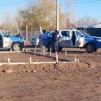 Vecino de la toma El Trébol se encadenó frente a ADUS-IPVU para reclamar una vivienda