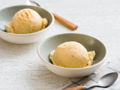 Helado de durazno con cobertura de chocolate: una receta rica, fit y perfecta para refrescarte del calor