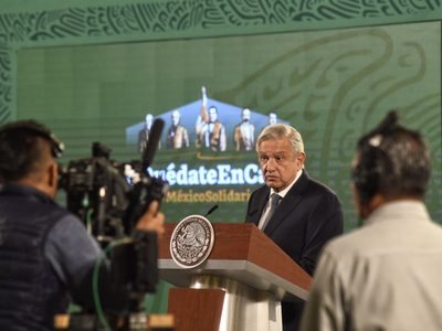 AMLO arremete de nuevo contra Adrián de la Garza y acusa al INE de “hacerse de la vista gorda”
