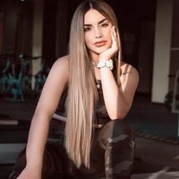 ¡Están durísimas! Kimberly Loaiza olvidó el pantalón y enseñó sus piernas con una pose no apta para