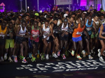 Este es el delito que la FGJ investiga por caso de sujeto que vertió ron a vasos en el Maratón