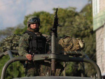 Militares y miembros de la Familia Michoacana se enfrentan en Tierra Caliente; habría varios muertos