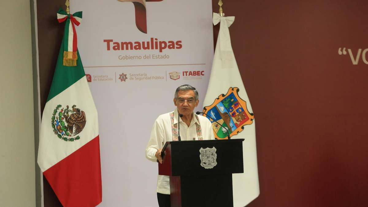 Reactiva gobernador entrega de becas y útiles escolares a estudiantes de nivel básico