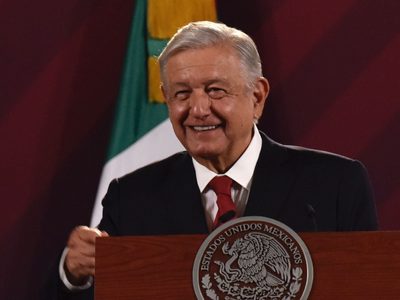 AMLO "destapa" a Santiago Taboada como el candidato de la oposición para la CDMX