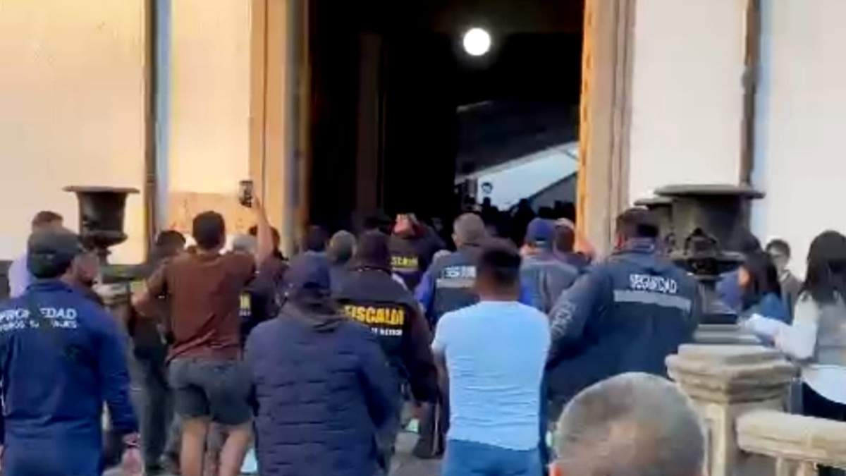 Momento de la irrupción de agentes
