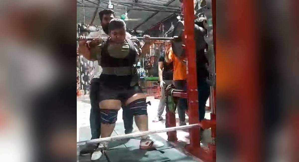 Levantadora de pesas de 17 años muere al intentar cargar 270 kilogramos