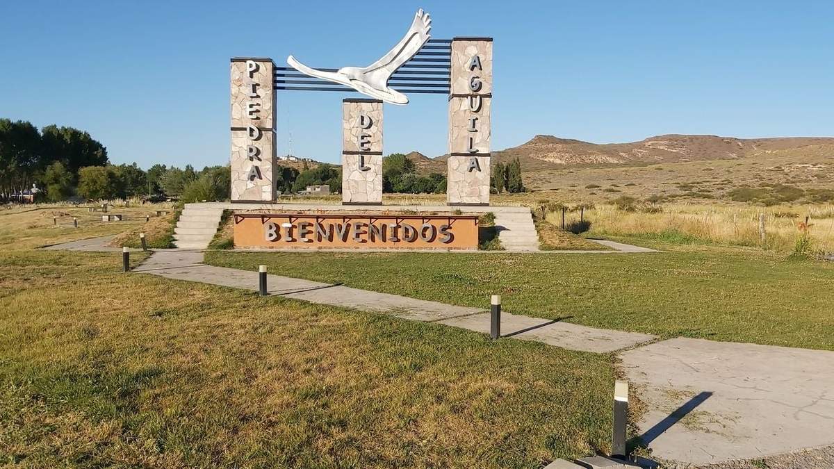Ingreso a Piedra del Águila. Fuente: (Facebook)