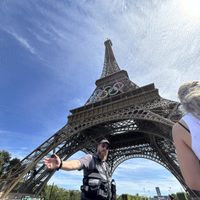 Se evacuó la Torre Eiffel debido a un escalador desconocido justo antes de la ceremonia de clausura