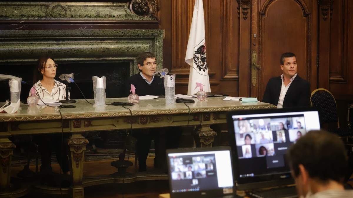 Fernán Quirós junto a la presidenta de la comisión de Salud, Patricia Vischi. Foto: (Twitter)