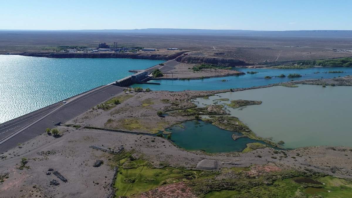 Río Limay a la altura de Arroyito. Fuente: (Argentina.gob.ar)