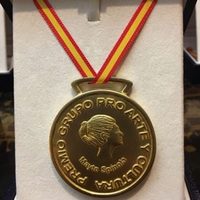 Reconocen en España a Gregorio Luke con 'Medalla de Oro Mayte Spínola”