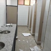 Denunciaron que se “cayó” el cielorraso del baño del CPEM 40 de Neuquén capital