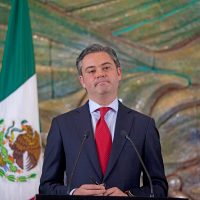 Nuño advierte que no renuncia y descarta diálogo sobre la reforma educativa