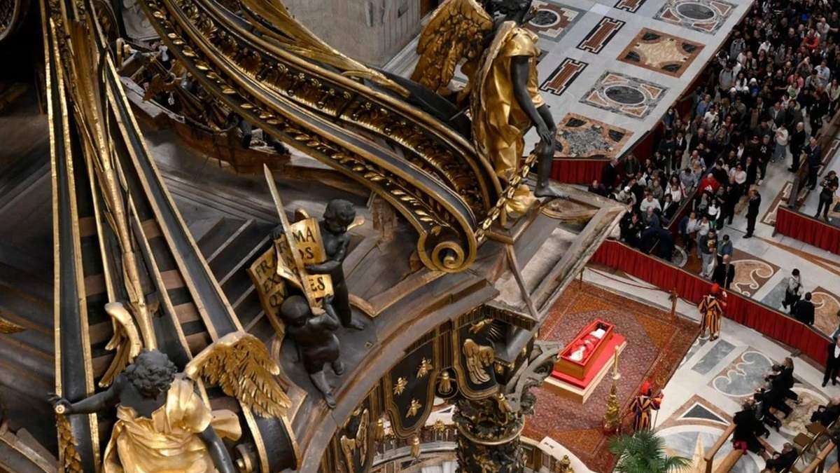 Unos 250 mil fieles dieran el último adiós a la Basílica de San Pedro