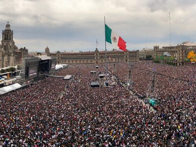 Grupo Firme reúne a 150 mil personas en concierto del Zócalo capitalino