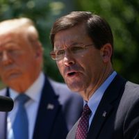 Trump despide a Mark Esper como secretario de Defensa de EU