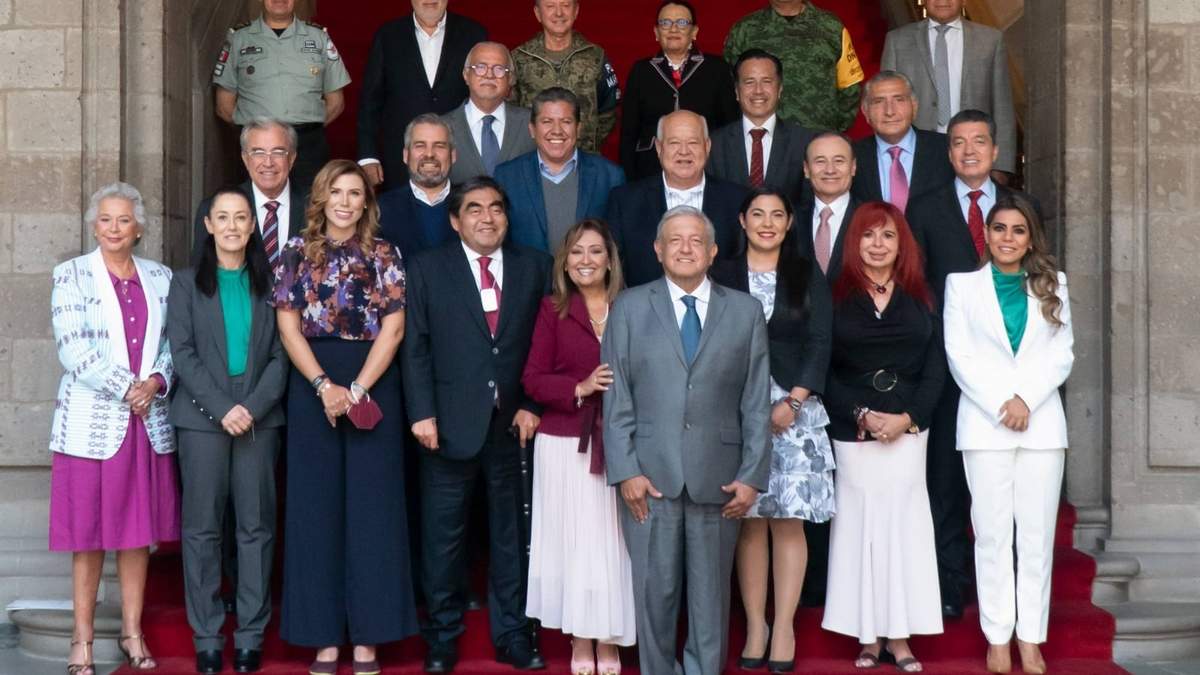 Reunión de López Obrador con gobernadores electos y en funciones de Morena