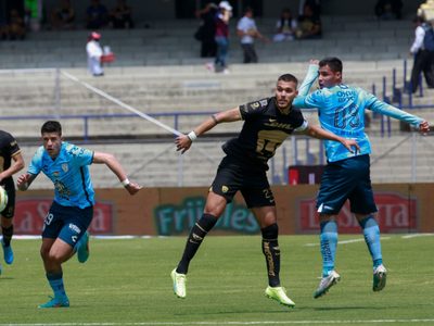 Pachuca vence 2-0 a Pumas