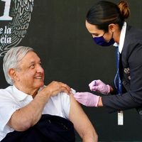 AMLO aprovecha el arranque de la campaña y recibe la dosis de refuerzo contar covid-19