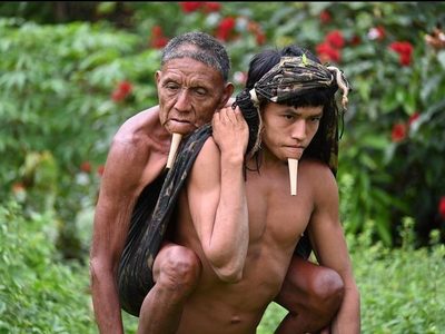 Joven de la Amazonia cargó a su padre durante 12 horas para llevarlo a vacunar contra covid-19