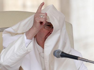 En el Vaticano se trabaja para frenar apertura a homosexuales y divorciados: sacerdote gay