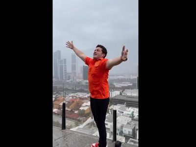 “¡Déjese venir, Tláloc, macizo!”: así celebró Samuel García la lluvia en Nuevo León (Video)