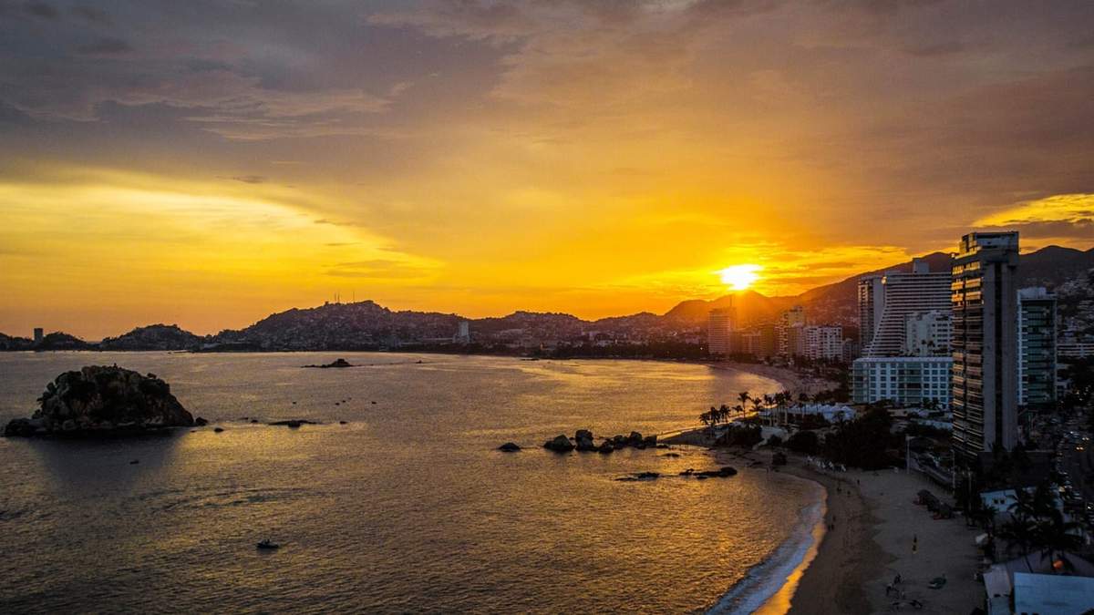 Las playas de Acapulco cerraron ante la amenaza del coronavirus. Fuente: (Twitter)