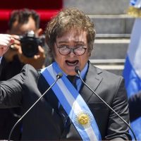 Milei asume la presidencia de Argentina; anuncia un ajuste doloroso