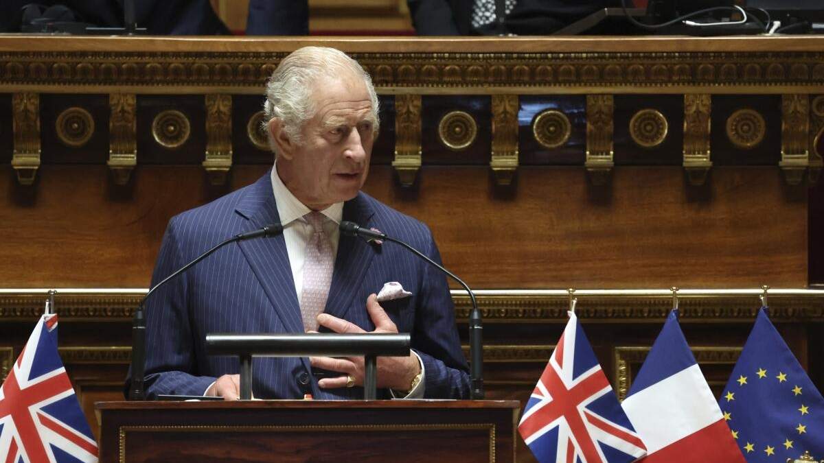 El rey de Inglaterra, Carlos III, se dirige al pleno del parlamento francés en el Senado de Francia