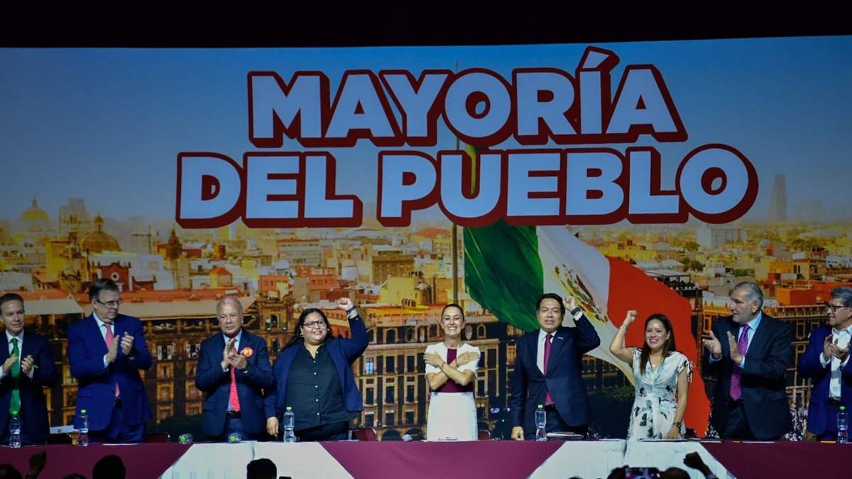 La virtual presidenta electa, Claudia Sheinbaum en su reunión con diputados y senadores electos