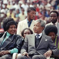 Fallece la activista Winnie Mandela, segunda esposa de Nelson Mandela