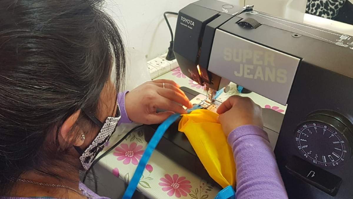 El taller de costura permitió la posibilidad de expresarse y reflejar historias de vida. Fuente: (Twitter)