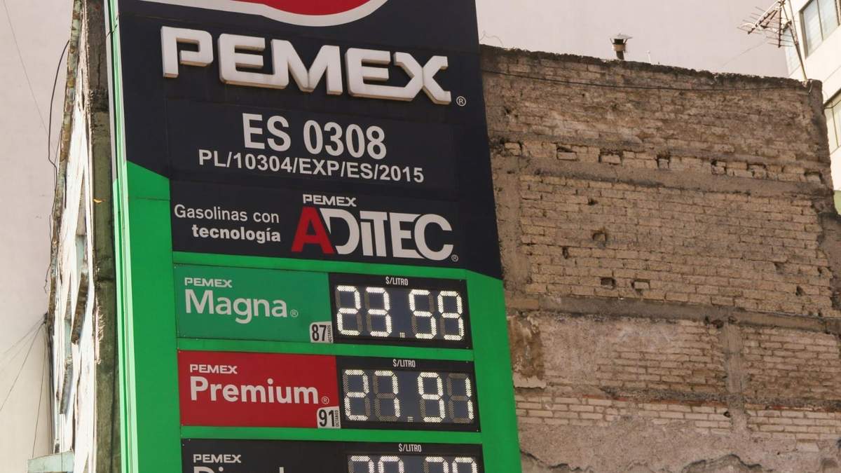 La promesa de que con Morena en el gobierno la gasolina costaría 10 pesos el litro cada vez es más lejana, señaló Acción Nacional